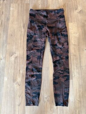 Lululemon Brown & Black Camo Leggings size 6